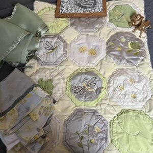 Nature-Inspired Quilted Bedding Set in Green and Gray